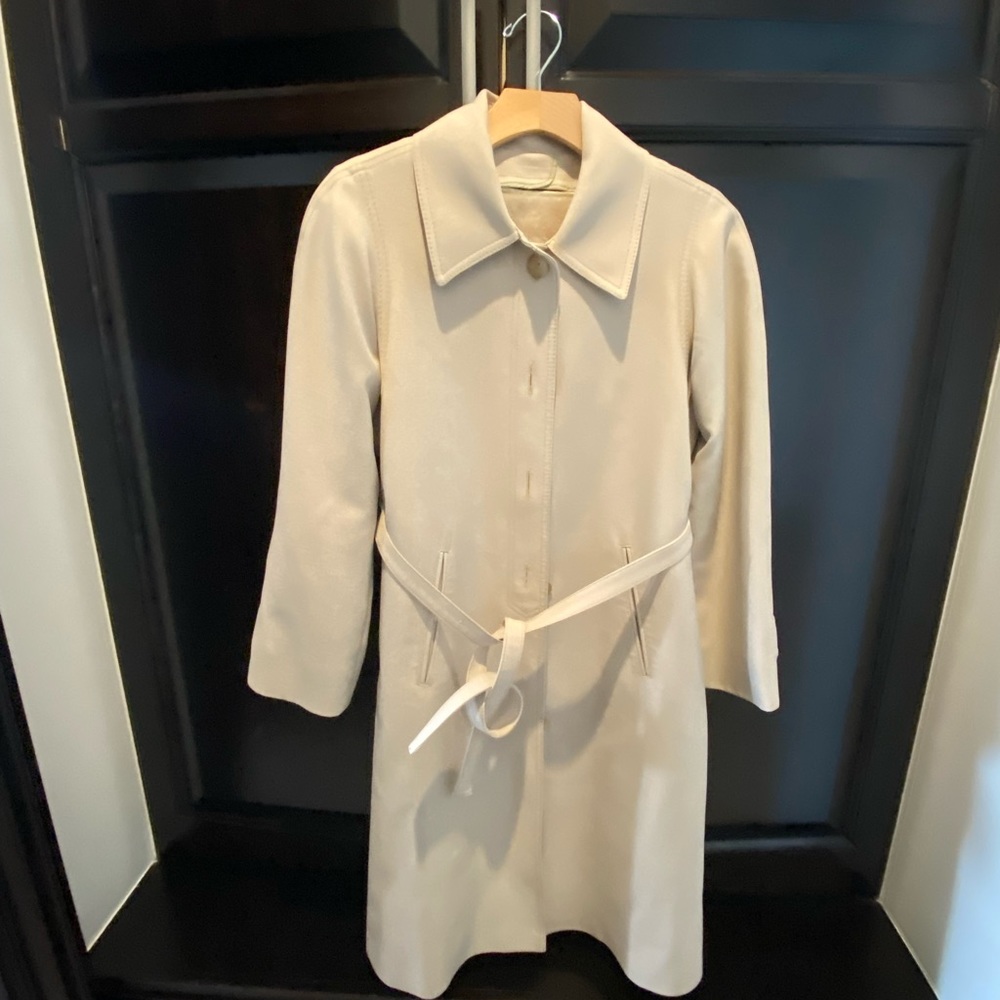 London Fog . Petite 6 ivory Coat.